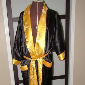 GOLDEN DRAGON REVERSIBLE 2 PLY ROBE. SIZE MEDIUM.